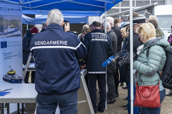 Ministerpräsident Kretschmann und Innenminister Strobl besuchen im Rahmen der Straßburg-Delegationsreise die Wasserschutzpolizei