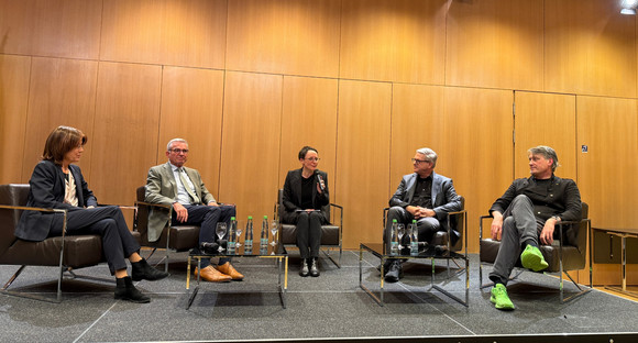 Podiumsdiskussion Tasforce Desinformation