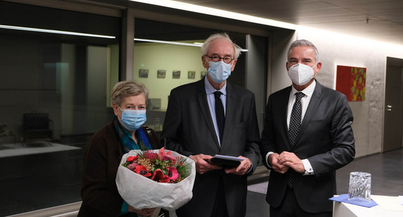 Minister Strobl verleiht Verdienstorden an Dr. Robert Steegmann